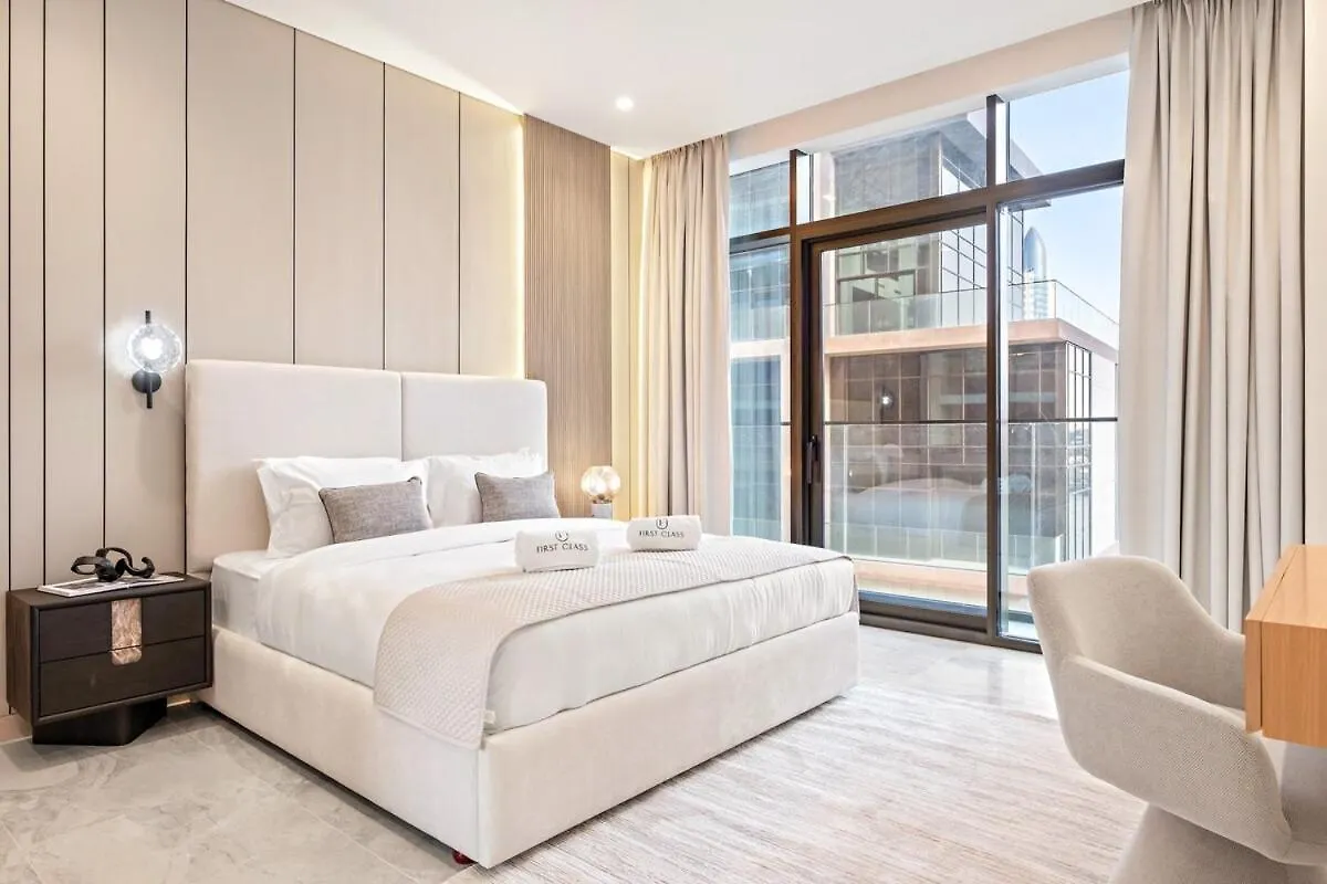 First Class 2Br Elegant Canal View Retreat Dubai Apartment
