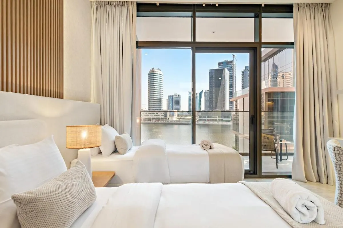 First Class 2Br Elegant Canal View Retreat Dubai Apartment