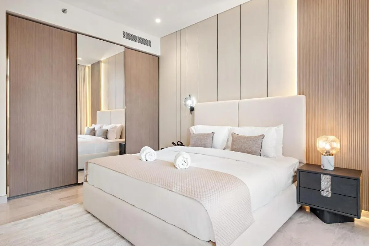 First Class 2Br Elegant Canal View Retreat Dubai Apartment