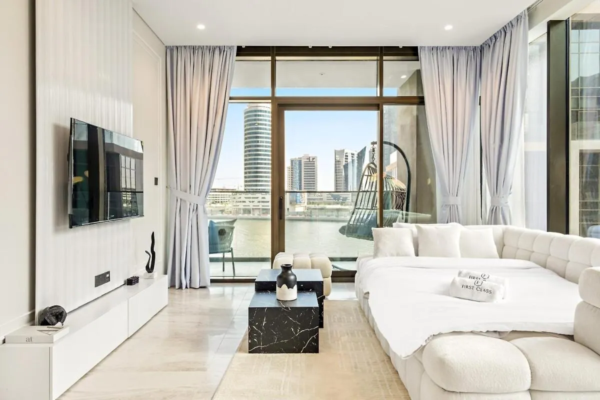 First Class 2Br Elegant Canal View Retreat Dubai Apartment