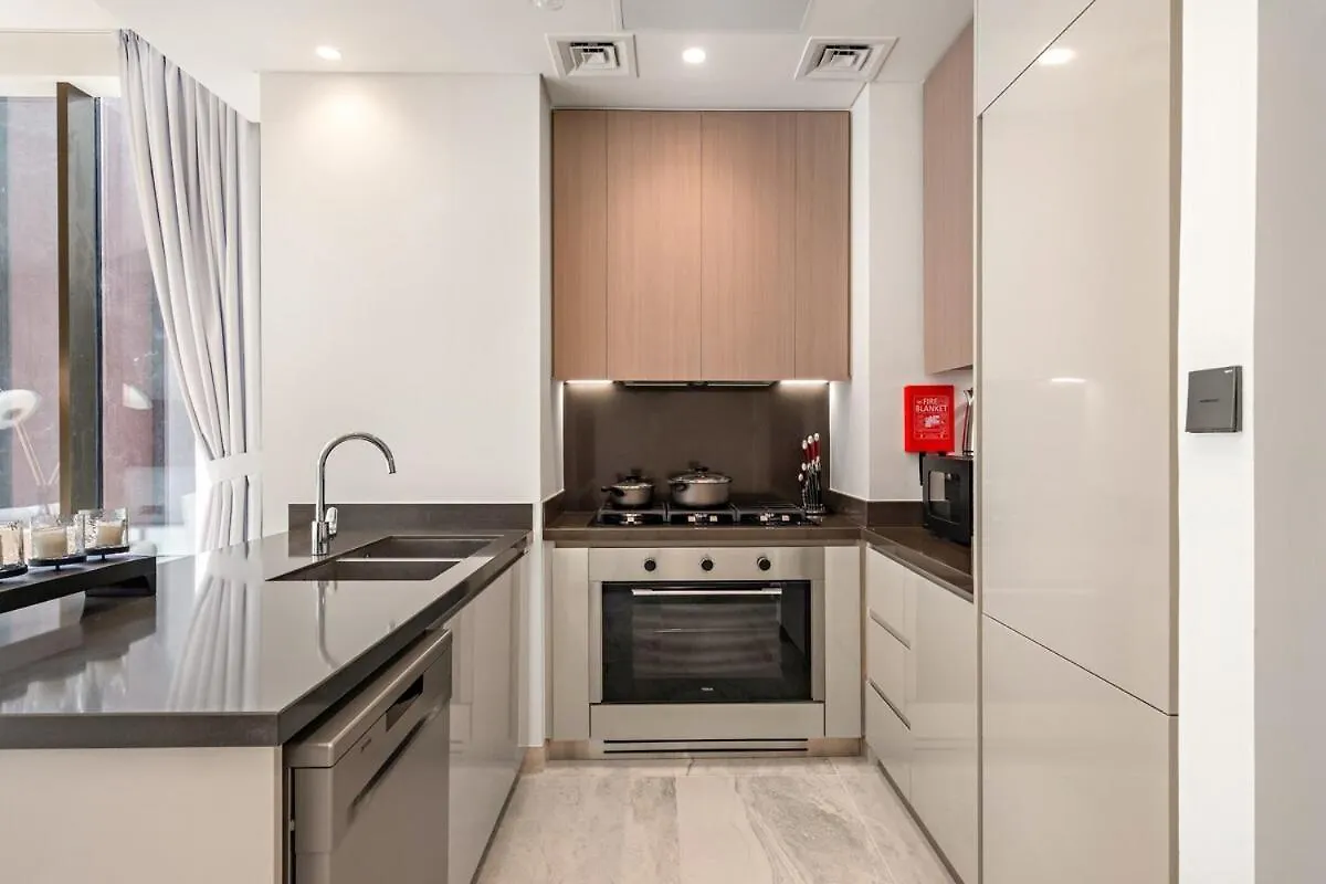 First Class 2Br Elegant Canal View Retreat Dubai