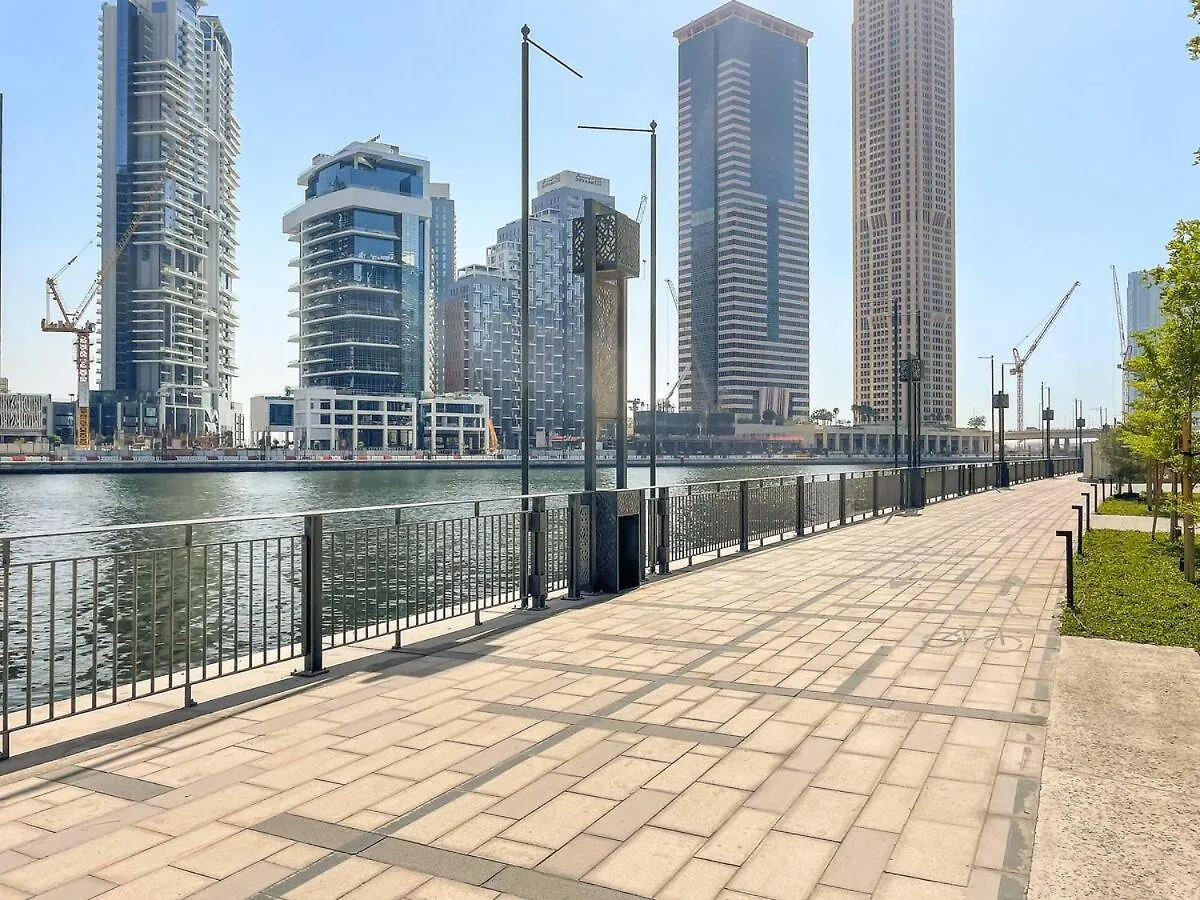First Class 2Br Elegant Canal View Retreat Dubai Apartment