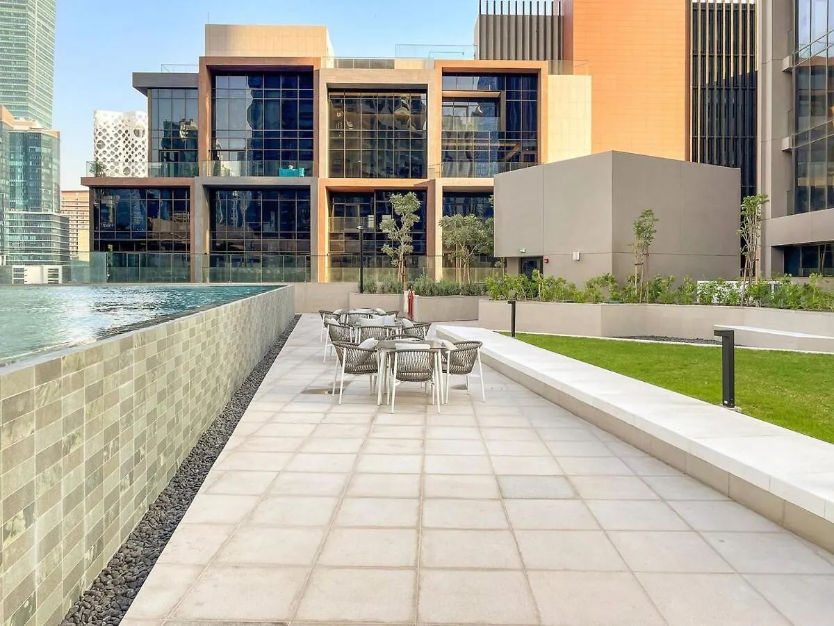 First Class 2Br Elegant Canal View Retreat Dubai