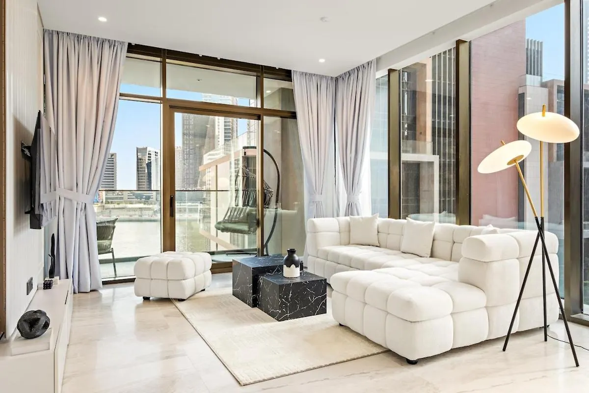 First Class 2Br Elegant Canal View Retreat Dubai United Arab Emirates