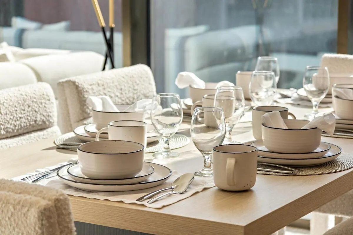 First Class 2Br Elegant Canal View Retreat Dubai Apartment
