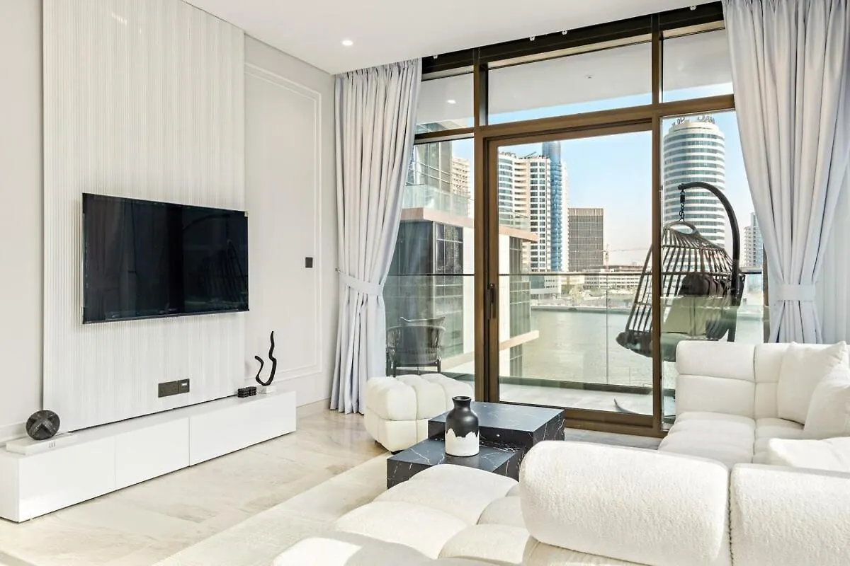 First Class 2Br Elegant Canal View Retreat 迪拜 阿拉伯联合酋长国